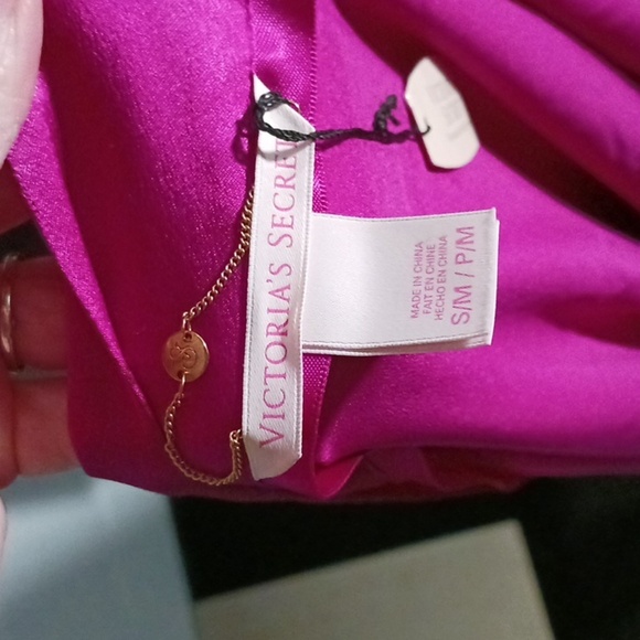 Victoria's Secret robe - Picture 4 of 6